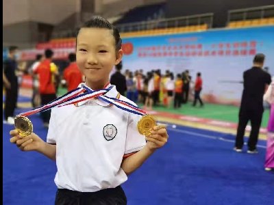 杨雪曈同学全国武术公开赛获奖原有照片